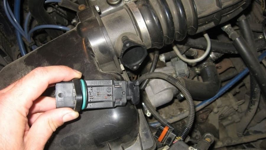 Принципы работы датчика массового расхода воздуха и устранение его неисправностей