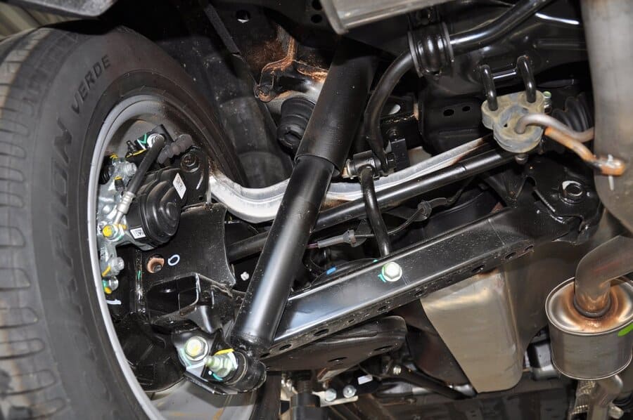 Ремонт задней балки Nissan Tiida C11: когда наступает критический износ