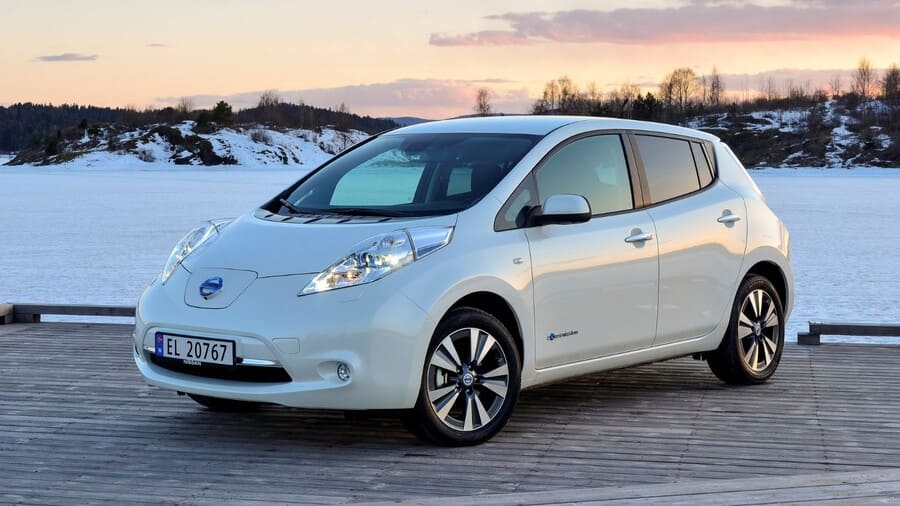 Динамические возможности Nissan Leaf первого поколения в городском трафике